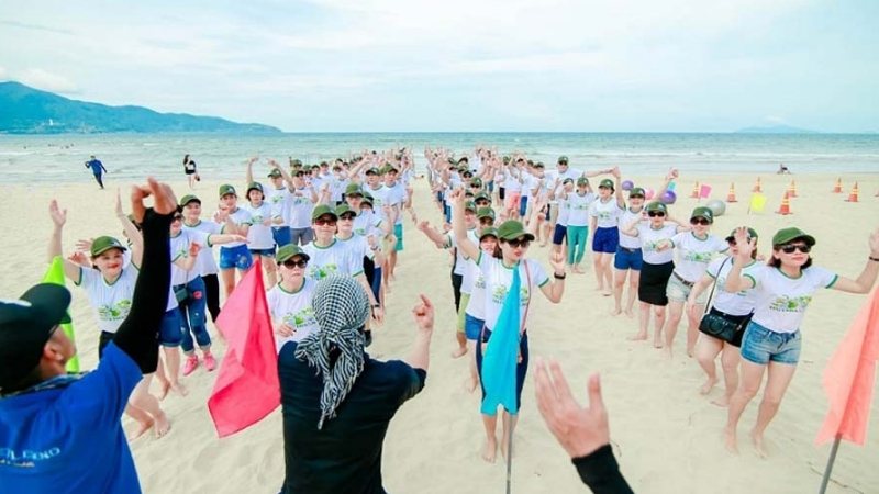 20 trò chơi vui cho team building khuấy động trên sân khấu