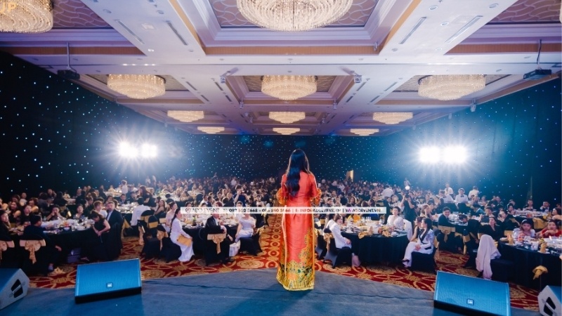 Hướng Dẫn Tổ Chức Year End Party 2025: Concept, Xu Hướng & Kịch Bản Chi Tiết