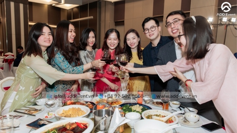 Hướng Dẫn Tổ Chức Year End Party 2025: Concept, Xu Hướng & Kịch Bản Chi Tiết